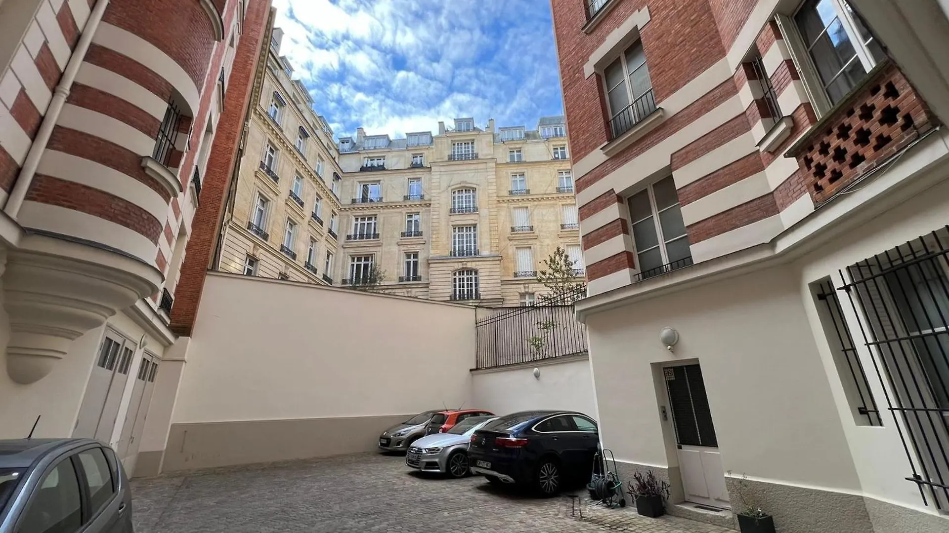 Lovely Near The Arc De Triomphe Apartment *